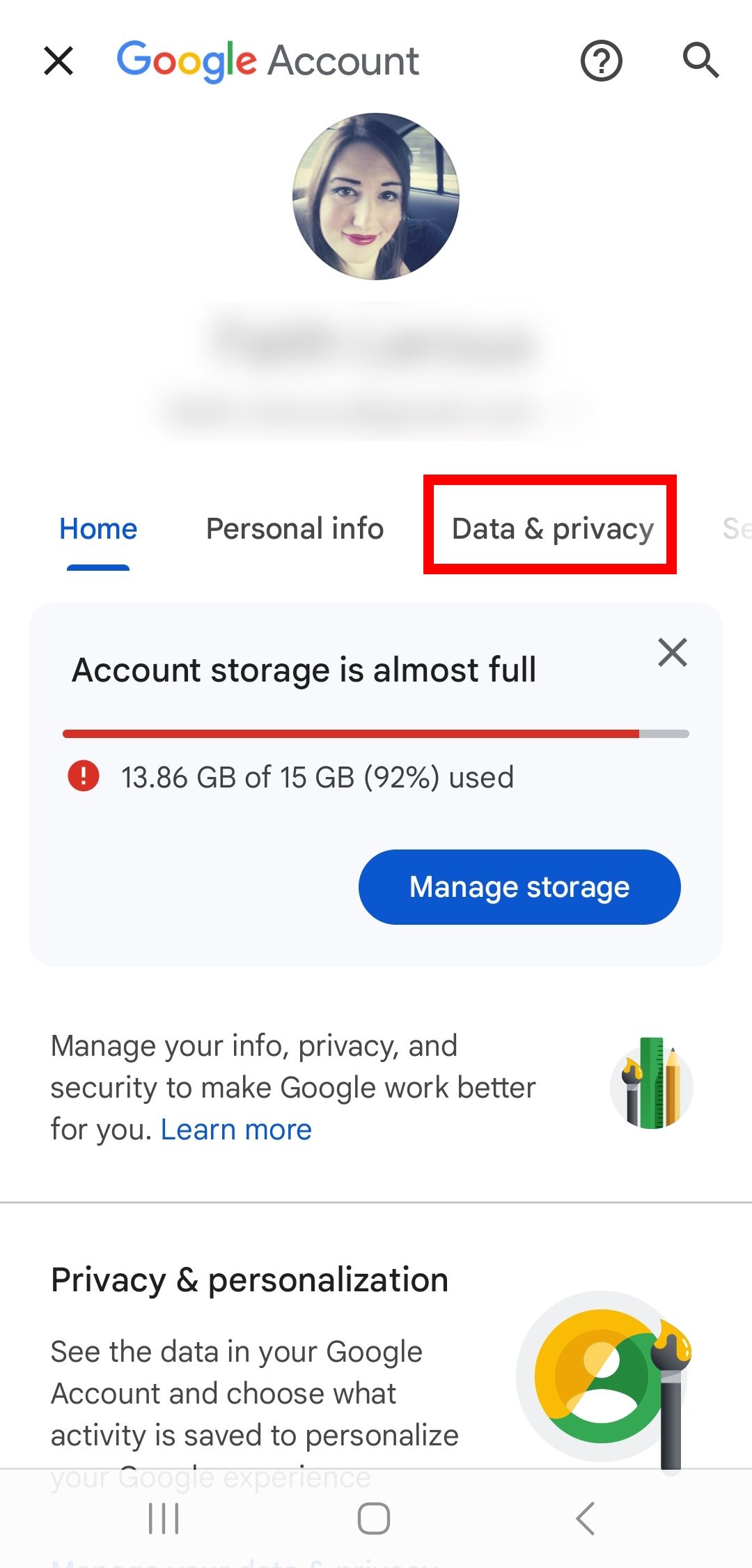 contour de rectangle rouge sur les données du compte Google et l'onglet confidentialité sur la page d'accueil