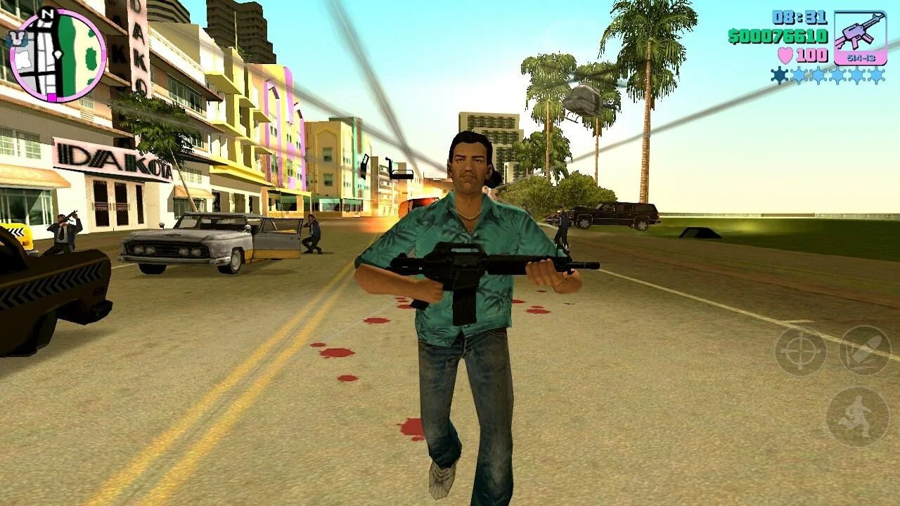 Capture d'écran de GTA Vice City montrant un homme avec un fusil d'assaut courant vers la caméra