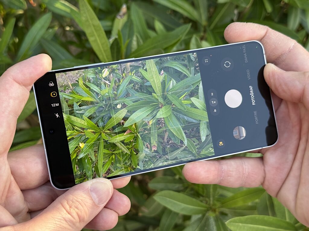 examen du bord du Galaxy S25