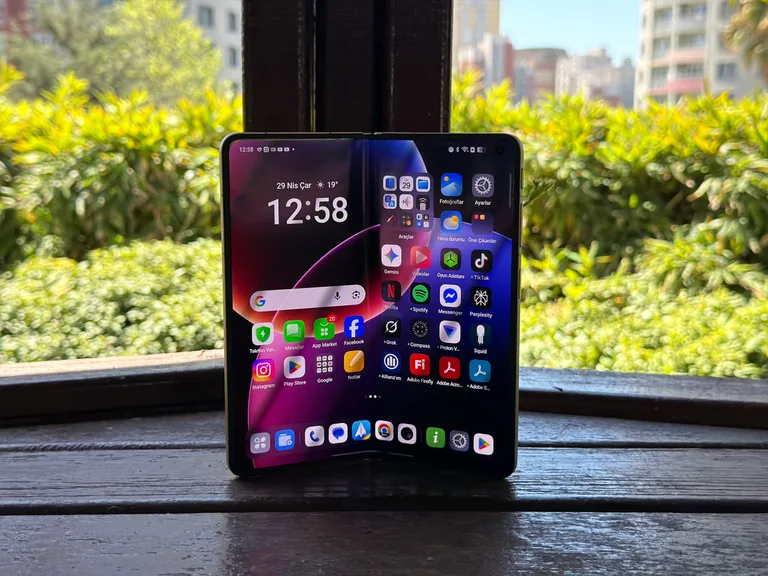 Le nouveau standard dans le monde des téléphones pliables ? Examen du Oppo Find N6