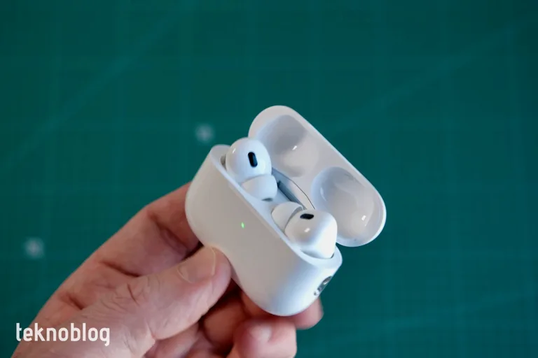Apple veut donner des yeux à Siri avec les AirPods de nouvelle génération équipés d'une caméra
