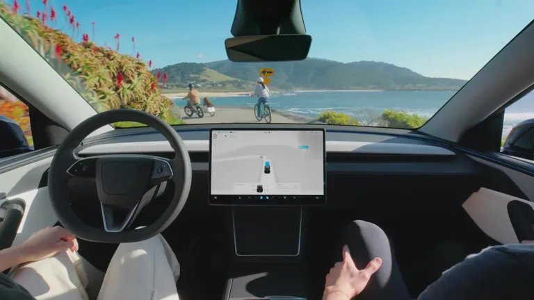 Tesla avec le pilote automatique activé s'est écrasé dans la maison, une personne est décédée