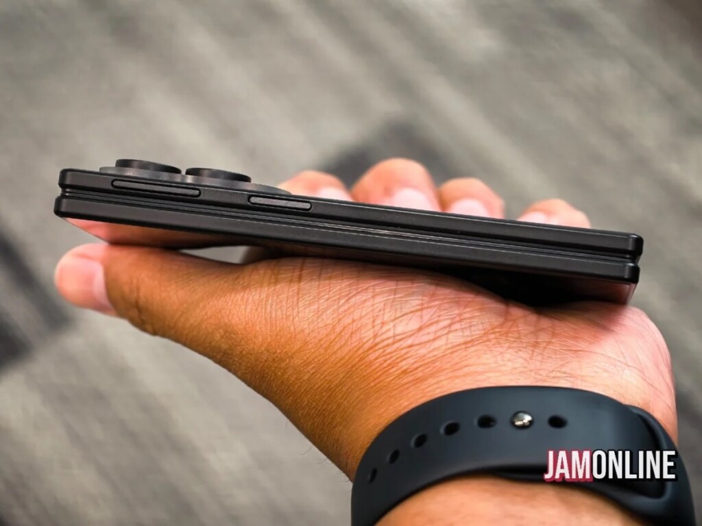 Le Galaxy Z Fold 8 est apparu en noir cette fois