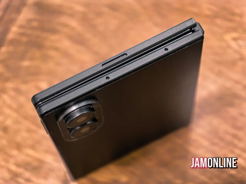 Le Galaxy Z Fold 8 est apparu en noir cette fois