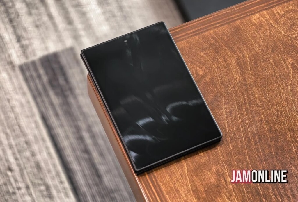 Le Galaxy Z Fold 8 est apparu en noir cette fois