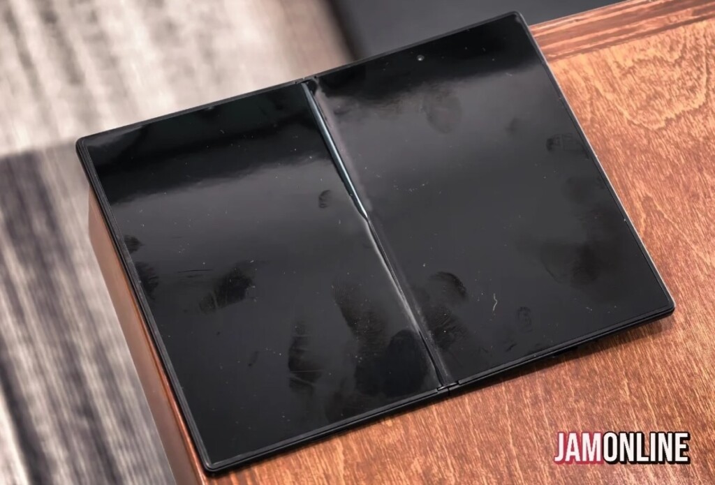 Le Galaxy Z Fold 8 est apparu en noir cette fois