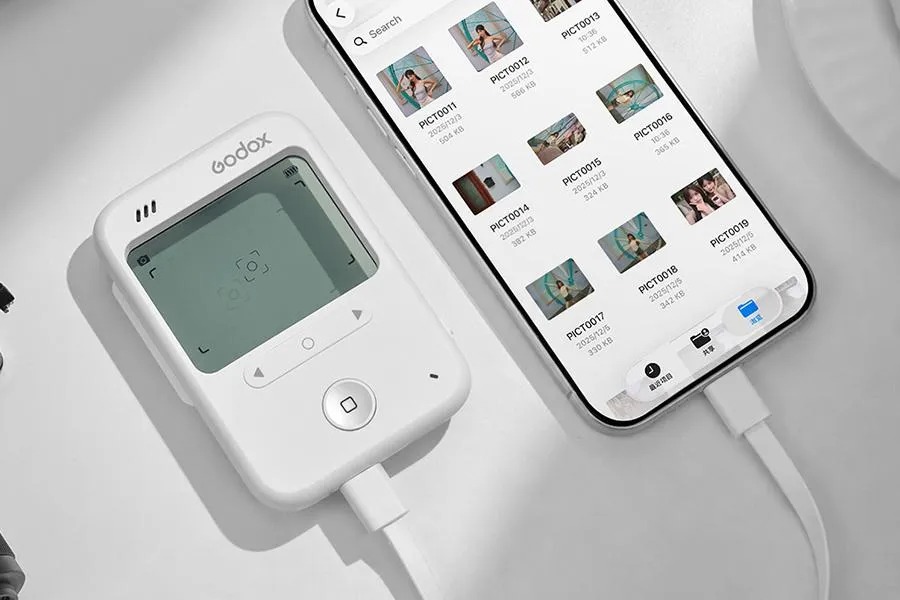 Godox C100 prend des photos avec un viseur transparent au lieu d'un écran