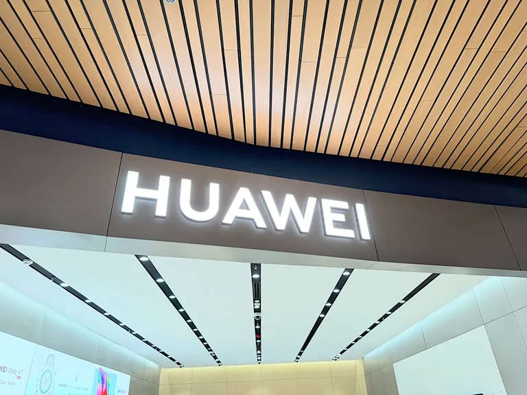 Huawei a ouvert son nouveau magasin à Istanbul au Marmara Forum