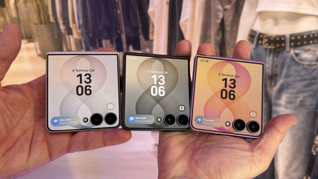 Samsung présente le Galaxy Z Flip 8 : l'écran de couverture fait désormais plus de travail
