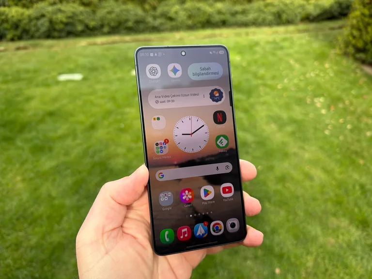 La mise à jour attendue de One UI 9 Beta 4 pour le Samsung Galaxy S26 a été reportée