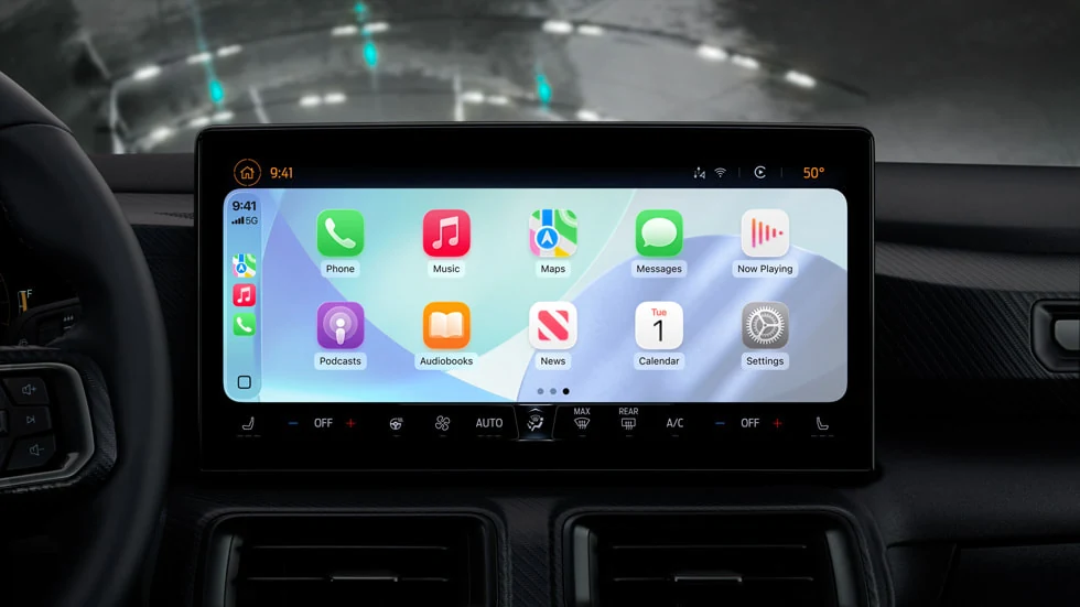Icônes d'application claires sur l'écran d'accueil de CarPlay lors du lancement d'iOS 26 d'Apple