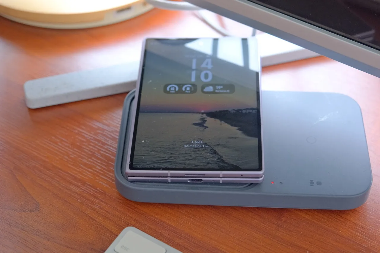 Écran extérieur fermé du Galaxy Z Fold 8
